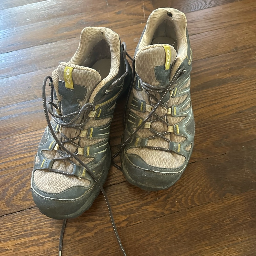 Salomon Gray Hiking Shoes size 7.5